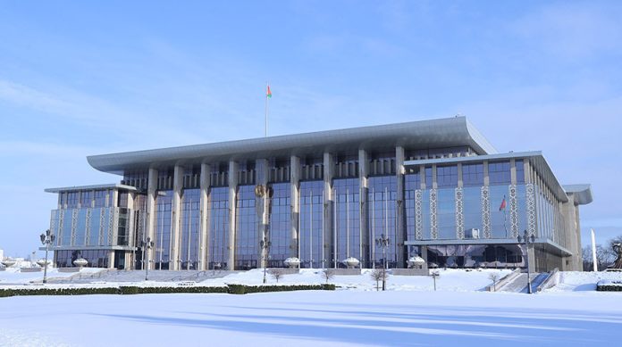 Лукашенко подписал указ о значительном снижении административной нагрузки на граждан