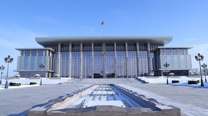 Лукашенко подписал указ о криптобанках и токенах