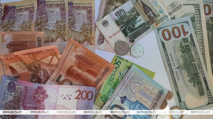 Российский рубль подорожал, доллар и юань подешевели на торгах 16 января