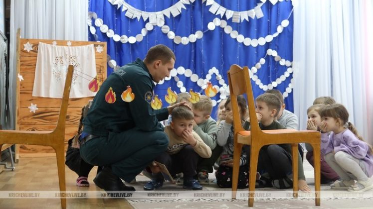 Кричевские спасатели проводят уроки безопасности в детских садах