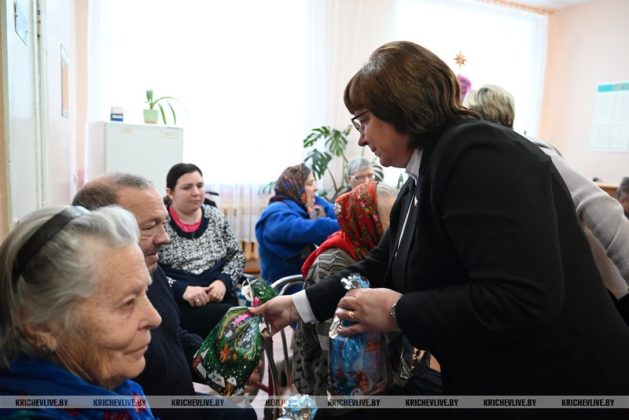 С благодарностью и уважением: руководство района поздравило пациентов БСУ с Рождеством