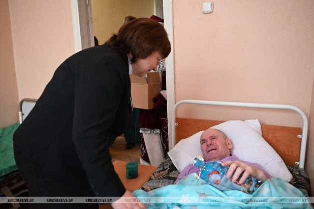 С благодарностью и уважением: руководство района поздравило пациентов БСУ с Рождеством