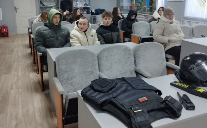 Школьники побывали в Кричевском отделе Департамента охраны