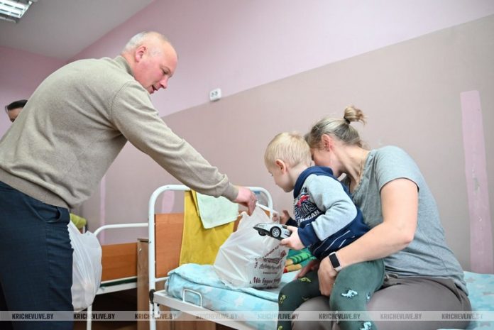 Маленьких пациентов Кричевской больницы поздравили с Рождеством Христовым Маленьких пациентов Кричевской больницы поздравили с Рождеством Христовым