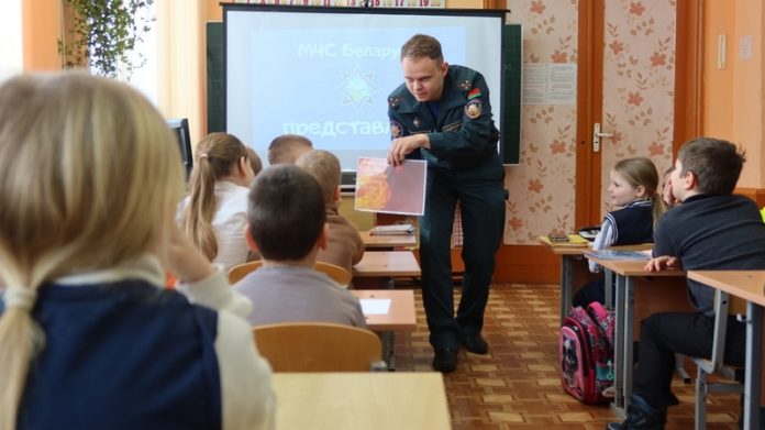 Важные уроки безопасности спасатели провели в кричевских школах