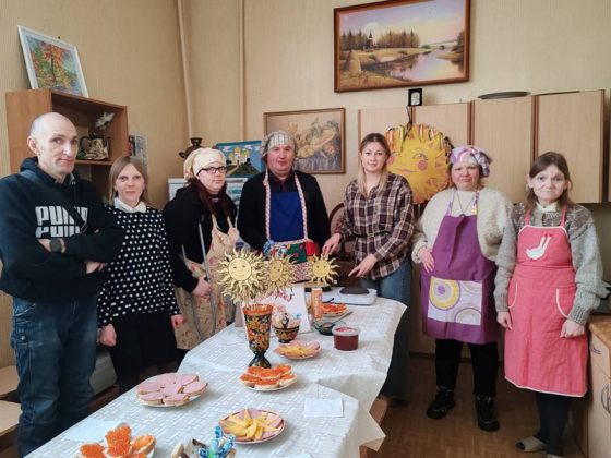 Блины и душевные беседы: празднование Масленицы в Кричевском РЦСОН