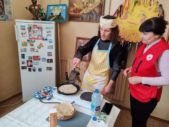 Блины и душевные беседы: празднование Масленицы в Кричевском РЦСОН