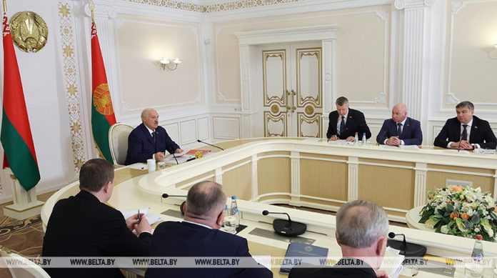 Президенту Беларуси предложили три группы мер по усилению борьбы с необоснованным посредничеством