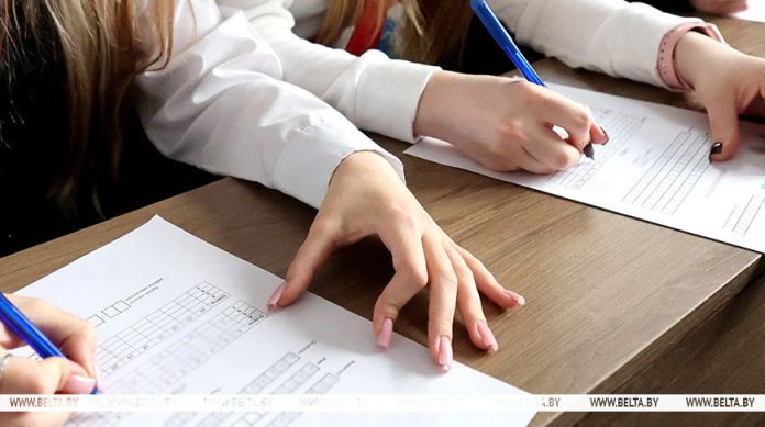 Изменения в оценке работ учащихся по госязыкам прокомментировали в Минобразовании