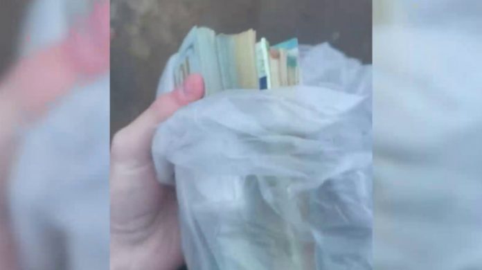 Задержаны трое курьеров мошенников, которые забрали у жительницы Горецкого района более 60 тыс. бел. руб. Задержаны трое курьеров мошенников, которые забрали у жительницы Горецкого района более 60 тыс. бел. руб.
