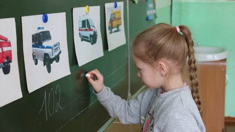 Учимся спасать и спасаться: интерактивные занятия провели для школьников Кричевщины