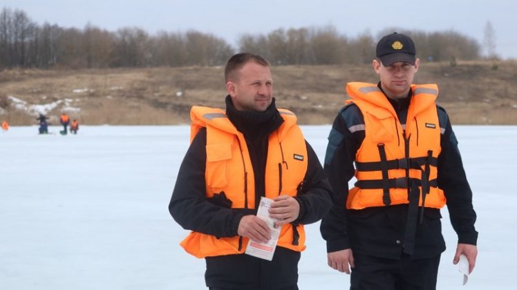 Лед тает — риск растет: спасатели провели рейд по водоемам Кричева