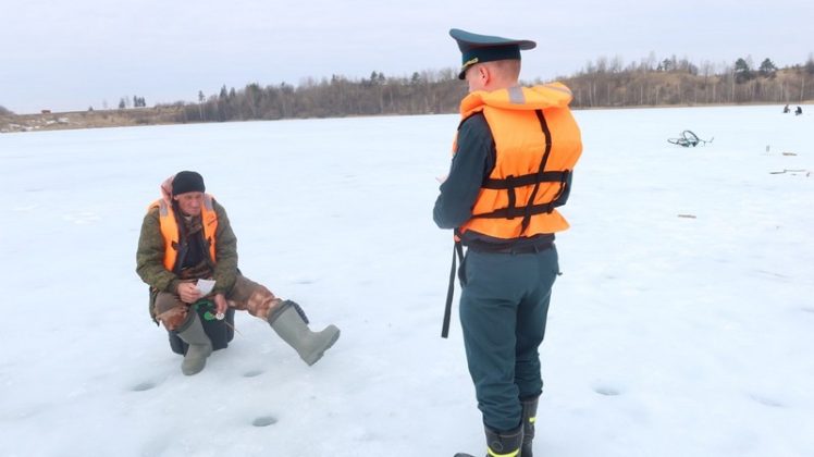 Лед тает — риск растет: спасатели провели рейд по водоемам Кричева