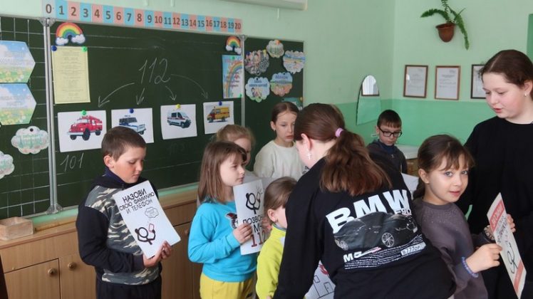 Учимся спасать и спасаться: интерактивные занятия провели для школьников Кричевщины