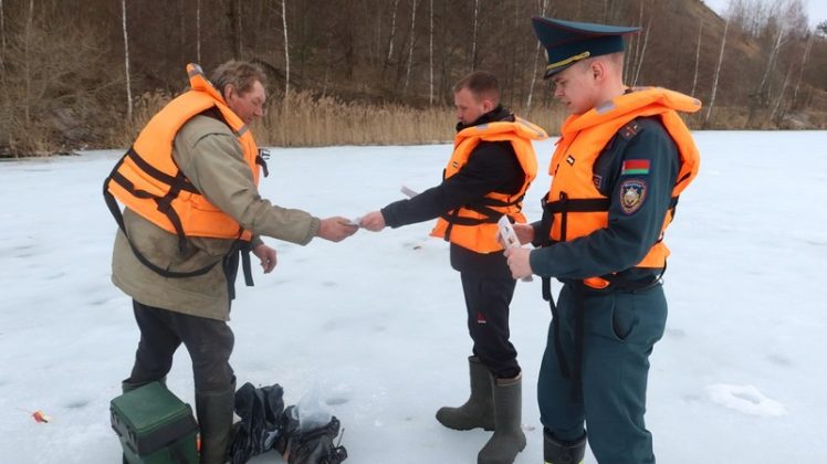 Лед тает — риск растет: спасатели провели рейд по водоемам Кричева