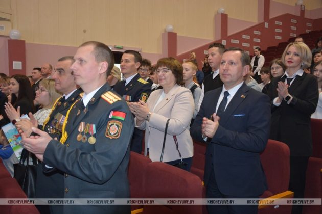 Символ единства и ответственности: в Кричеве торжественно отметили День Конституции