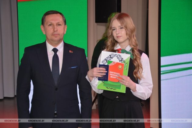 Символ единства и ответственности: в Кричеве торжественно отметили День Конституции