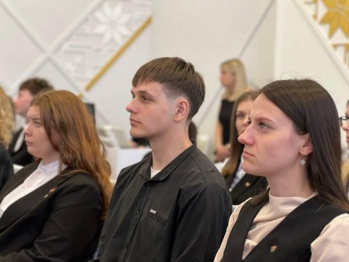 Кричевскую молодежь наградили на пленуме ОК ОО «БРСМ» Кричевскую молодежь наградили на пленуме ОК ОО «БРСМ»