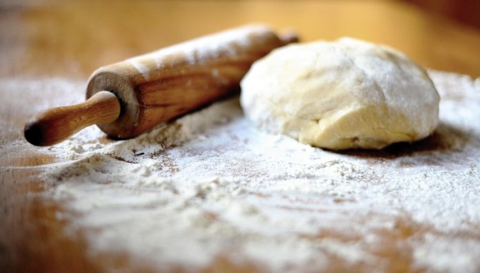 Вкусно и быстро: чем заменить сметану при приготовлении теста
