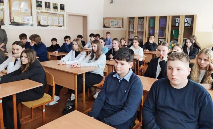 Круглый стол о вреде наркотиков прошел в кричевской школе Круглый стол о вреде наркотиков прошел в кричевской школе