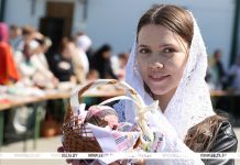 «Этот праздник связан с триумфом жизни». Лукашенко поздравил православных христиан с Пасхой
