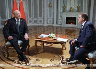 Лукашенко дает интервью журналисту телеканала RT Рику Санчесу