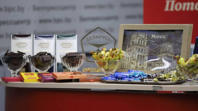Драже на основе шоколада, высокобелковые батончики. "Белгоспищепром" рассказал о новинках в кондитерской отрасли