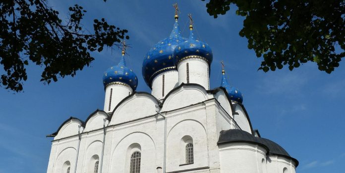 Можно ли ходить на кладбище в Пасху, рассказал настоятель храма