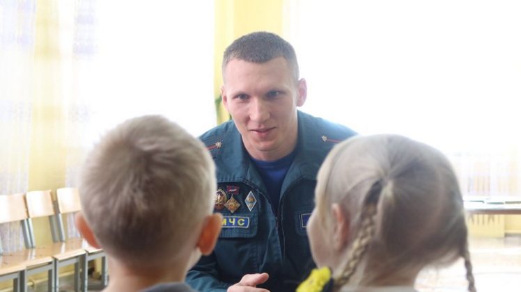 Кричевские спасатели провели урок безопасности для дошколят