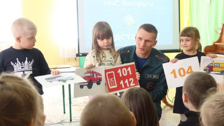 Кричевские спасатели провели урок безопасности для дошколят