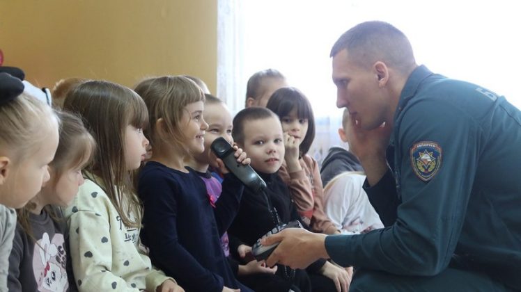 Кричевские спасатели провели урок безопасности для дошколят