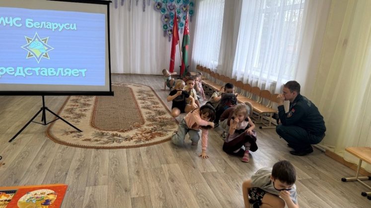 Детям о пожарной безопасности в игровой форме: спасатели Кричева объяснили главные правила