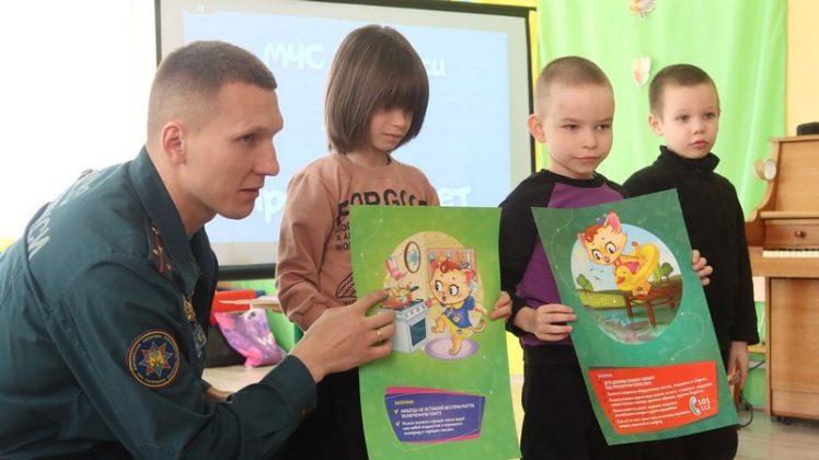 Кричевские спасатели провели урок безопасности для дошколят