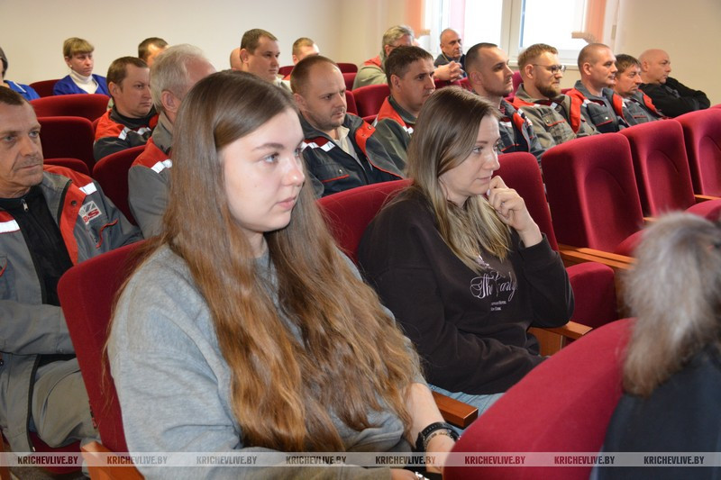 Откровенный разговор прошел с трудовым коллективом СООО «ЦСП БЗС» в рамках единого дня информирования