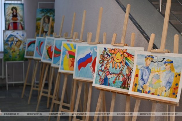 В Кричеве организованы выставки ко Дню единения народов Беларуси и России