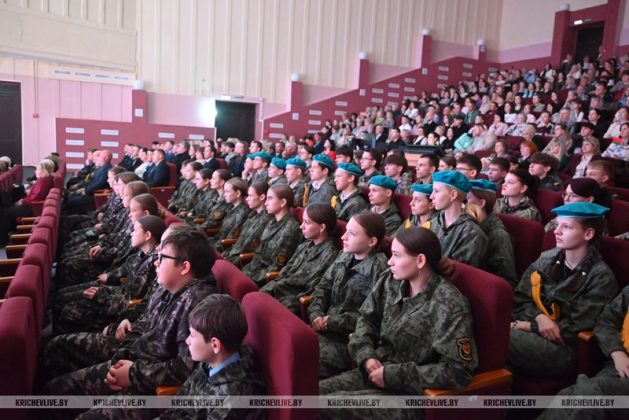 В Кричеве торжественно отметили День единения народов Беларуси и России