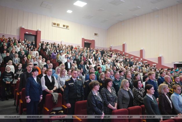 В Кричеве торжественно отметили День единения народов Беларуси и России