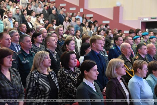 В Кричеве торжественно отметили День единения народов Беларуси и России