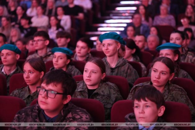 В Кричеве торжественно отметили День единения народов Беларуси и России