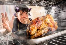 Как быстро избавиться от запаха пригоревшей пищи в доме: советы хозяйкам Как быстро избавиться от запаха пригоревшей пищи в доме: советы хозяйкам