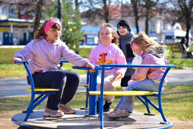 Фоторепортаж: патриотическая акция «С песней — к Победе!» в Кричеве