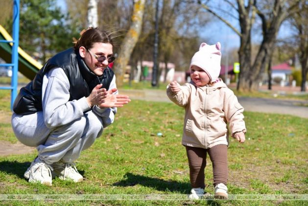 Фоторепортаж: патриотическая акция «С песней — к Победе!» в Кричеве