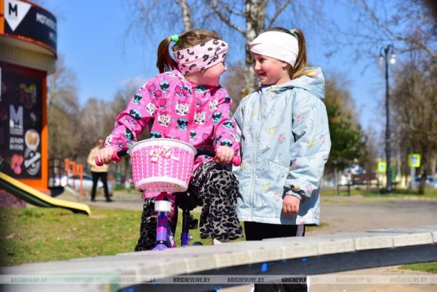 Фоторепортаж: патриотическая акция «С песней — к Победе!» в Кричеве