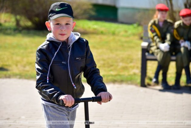 Фоторепортаж: патриотическая акция «С песней — к Победе!» в Кричеве