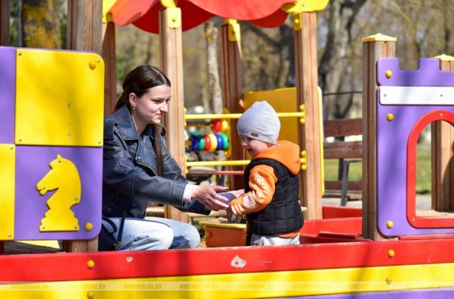 Фоторепортаж: патриотическая акция «С песней — к Победе!» в Кричеве
