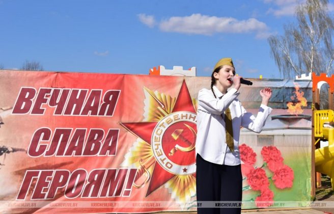 Фоторепортаж: патриотическая акция «С песней — к Победе!» в Кричеве