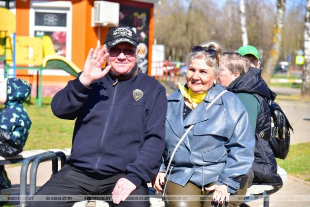 Фоторепортаж: патриотическая акция «С песней — к Победе!» в Кричеве