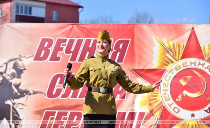 Фоторепортаж: патриотическая акция «С песней — к Победе!» в Кричеве
