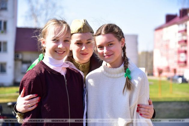 Фоторепортаж: патриотическая акция «С песней — к Победе!» в Кричеве
