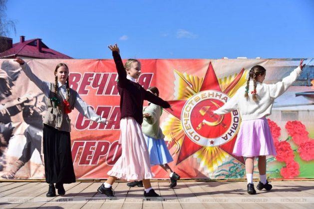 Фоторепортаж: патриотическая акция «С песней — к Победе!» в Кричеве